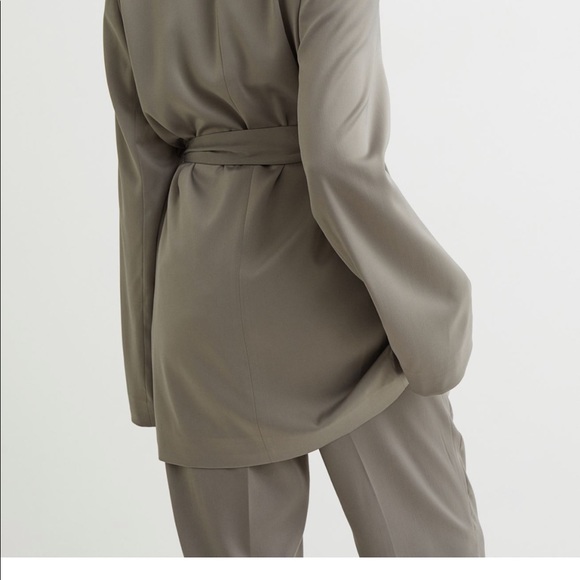 NWT silver gray satin robe style blazer w/ belt size M - Picture 5 of 8